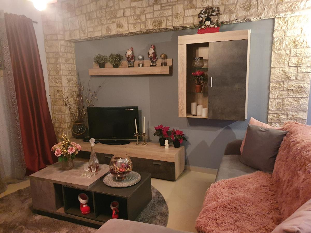 In The Castle - House Apartment อิโออันนินา ภายนอก รูปภาพ